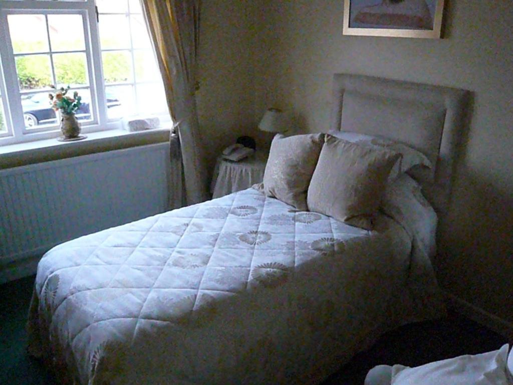 Meryan House Hotel Taunton Room photo